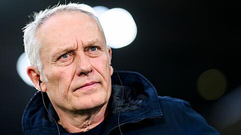 Freiburgs Trainer Christian Streich trifft mit seinem Team in der Europa League auf den RC Lens.