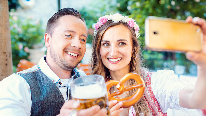 Flirten und Tradition – das Volksfest hat seine eigenen Zeichen.