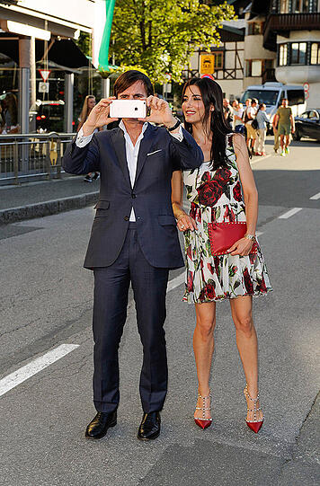 Er knipst am laufenden Klick &ndash; vor allem seine Liebste: Top-Banker Alexander Dibelius und seine Frau Laila Maria Witt beim 4. Filmfestival Kitzbühel.