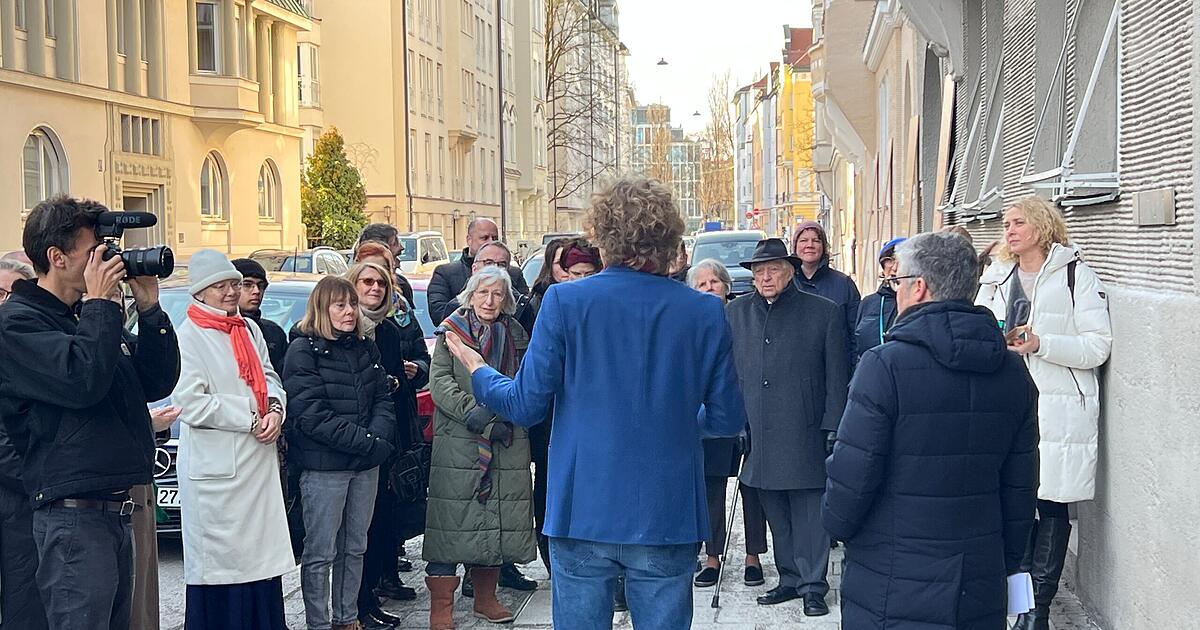 Holocaust-Gedenktag-Erinnerungszeichen-f-r-diese-Familie-in-M-nchen-angebracht
