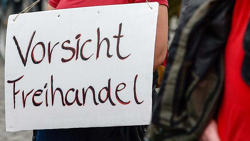 "Vorsicht Freihandel": Am Samstag soll in München gegen das geplante Freihandelsabkommen TTIP demonstriert werden. "Vorsicht Freihandel": Am Samstag soll in München gegen das geplante Freihandelsabkommen TTIP demonstriert werden.