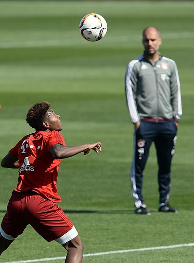 Im Visier: David Alaba unter den gestrengen Blicken von Pep Guardiola.