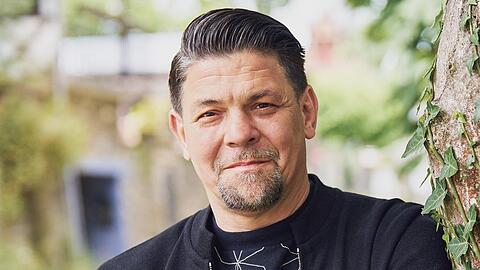 Tim M&auml;lzer hat bei Instagram ein Foto vom "Kitchen Impossible"-Dreh ver&ouml;ffentlicht.