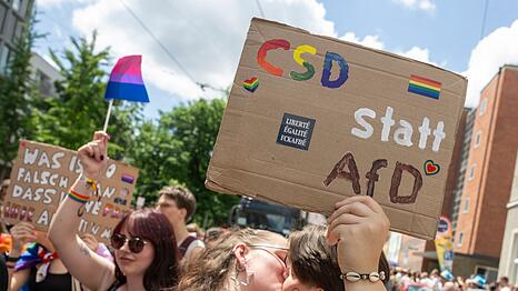 Jahrelang musste die queere Community in Bayern auf einen Aktionsplan der Staatsregierung warten. Nun hat das Kabinett ihn beschlossen und mit ihm ein Schutzversprechen gegen Hass und Ausgrenzung. (Archivbild)