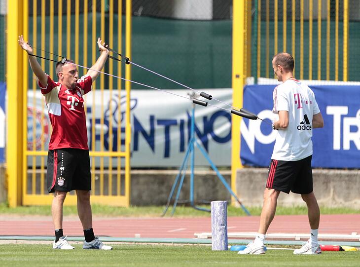 Neue Bilder vom Trainigslager der Bayern am Gardasee