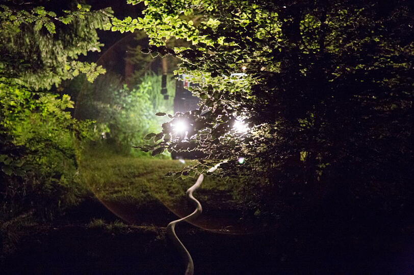 Die Polizei meldete am frühen Morgen: "Aus bisher ungeklärter Ursache kam es am Samstag, 27.07.13, abends, zu einem Waldbrand oberhalb des Thumsees bei Bad Reichenhall." Die Bilder zum Durchklicken.