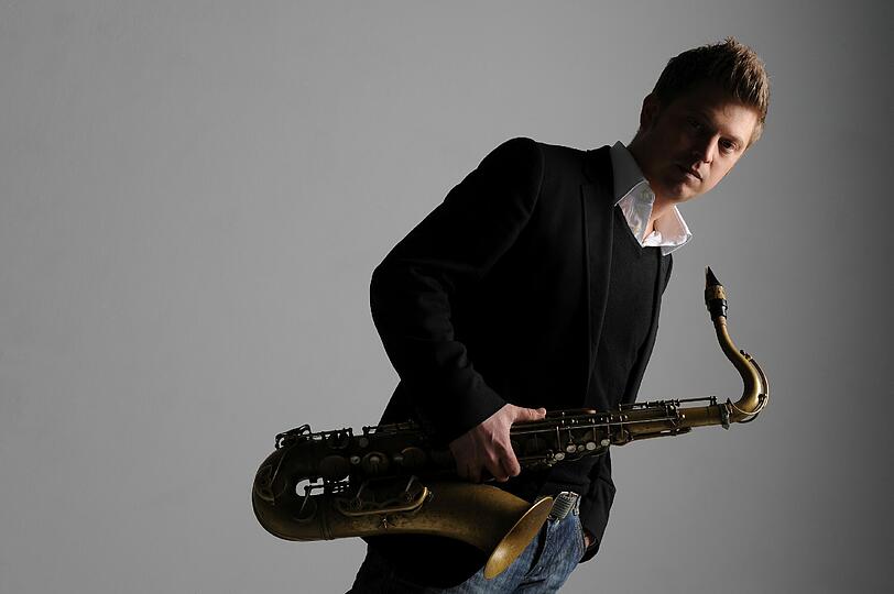 Lutz Häfner mit seinem Saxophon.