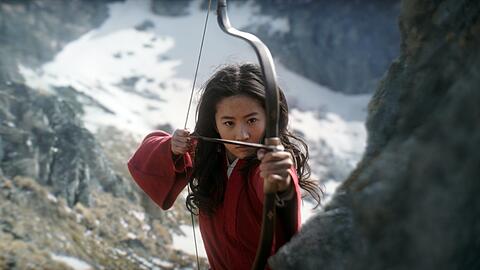 Mit Filmen wie "Mulan" ( Yifei Liu) hat Disney versucht, durch chinesischen Motive und Schauspieler die Zuschauer in China zu gewinnen. Doch der Film funktionierte in China nicht gut, weil der Westen kein Gefühl für chinesische Zuschauer und ihr Verhältnis zu ihrer Geschichte hat.