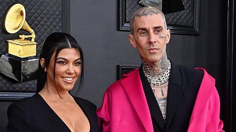 Kourtney Kardashian und Travis Barker besuchten gemeinsam die Grammy-Verleihung am Sonntagabend.