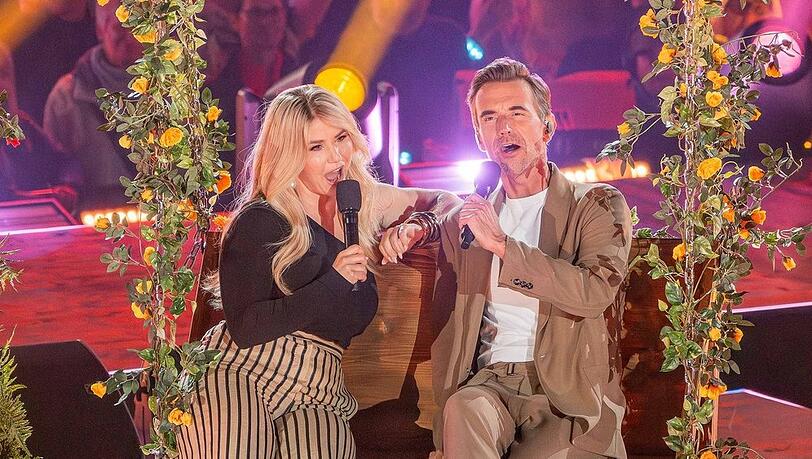 Beatrice Egli und Florian Silbereisen beim "Schlagerbooom Open Air 2026". Egli wählte für ihren Geburtstagspost ein ähnliches Motiv. Beatrice Egli und Florian Silbereisen beim "Schlagerbooom Open Air 2026". Egli wählte für ihren Geburtstagspost ein ähnliches Motiv.