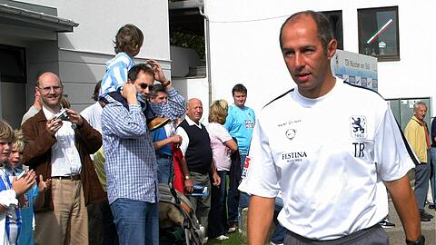 Reiner Maurer, hier beim Trainingsauftakt 2006, kommt zurück zum Löwen.