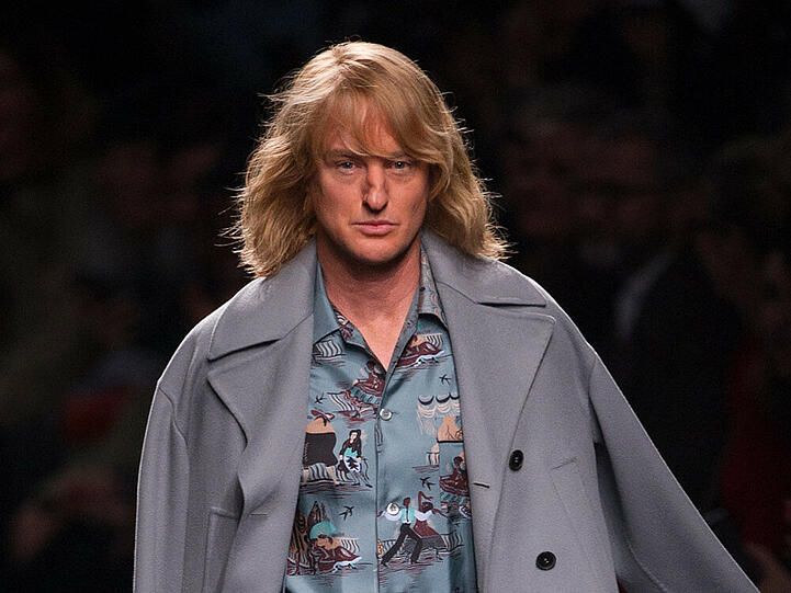Lässiger Auftritt: Owen Wilson spaziert auf der Fashion Week Paris für Valentino über den Laufsteg