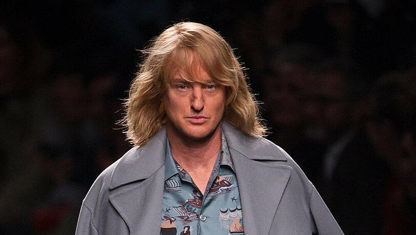 Lässiger Auftritt: Owen Wilson spaziert auf der Fashion Week Paris für Valentino über den Laufsteg Lässiger Auftritt: Owen Wilson spaziert auf der Fashion Week Paris für Valentino über den Laufsteg