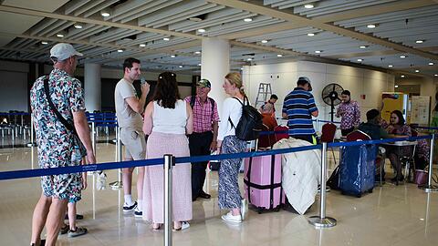 Gestrandet auf Bali: Vielerorts k&ouml;nnen Menschen nicht weiterreisen, da Fl&uuml;ge in den Nahen Osten gestrichen wurden.
