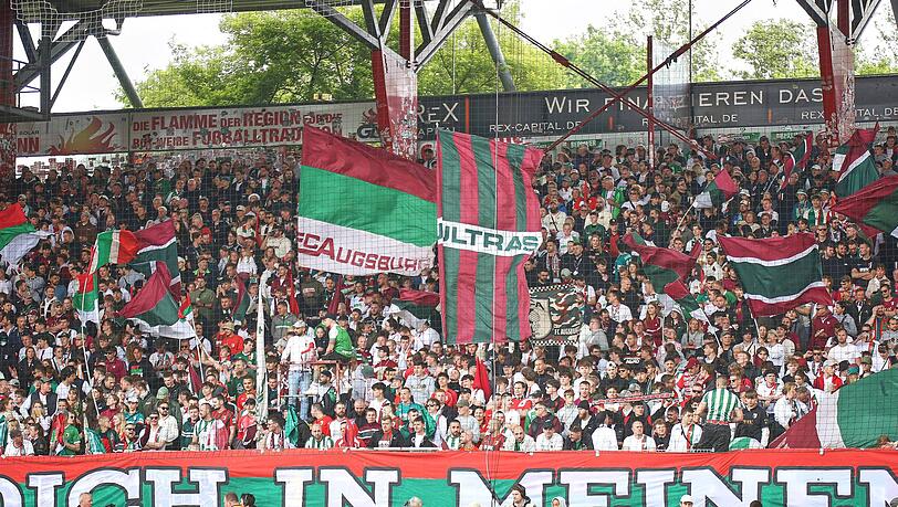 Pflegen laut der Polizei keine Freundfreundschaft: Die Ultras des TSV 1860 und die des FC Augsburg. Pflegen laut der Polizei keine Freundfreundschaft: Die Ultras des TSV 1860 und die des FC Augsburg.