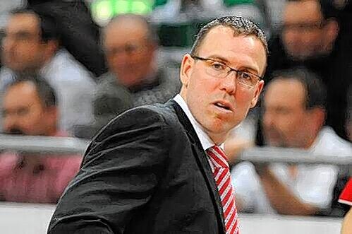 Blick zurück im Zorn: Bambergs Trainer Chris Fleming.