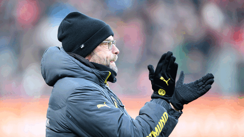 Ein Klatschen nach dem 2:0 - die ganz großen Gefühlsausbrüche zeigte BVB-Trainer Jürgen Klopp nicht beim Sieg in Freiburg, dafür verordnete er seinen Spielern kollektiven Jubel.
