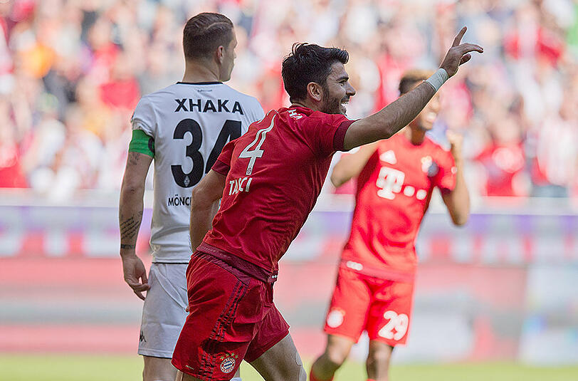Serdar Tasci: Note 4 . Am 1:0 beteiligt, weil er Gladbach-Keeper Sommer nach Müllers Kopfball irritierte. War aber nicht mehr dran, obwohl er sich anschließend feiern ließ. Defensiv mit einigen Wacklern.