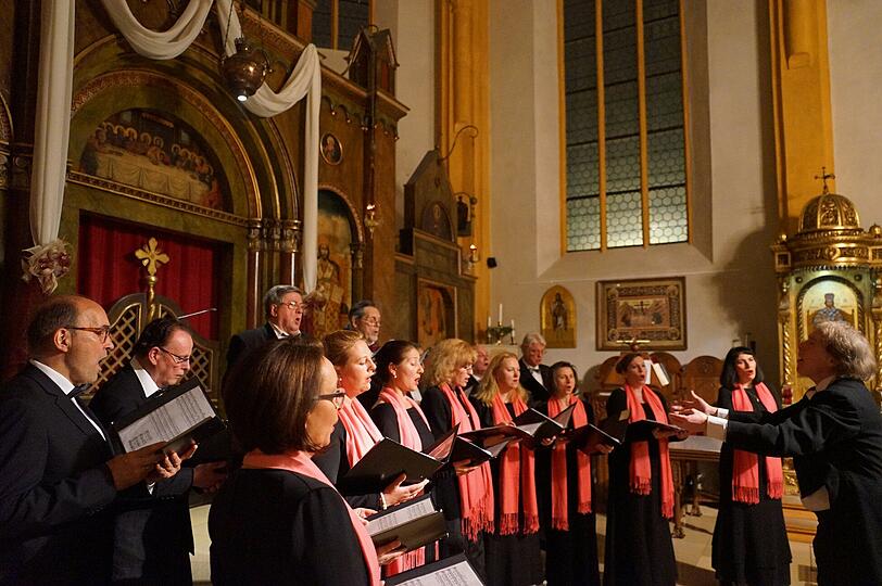 Der Chor Singidunum sang orthodox-geistlich in der Salvatorkirche.
