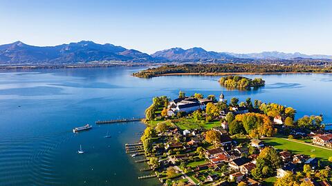 Der Chiemsee - mit Blick auf die Fraueninsel.