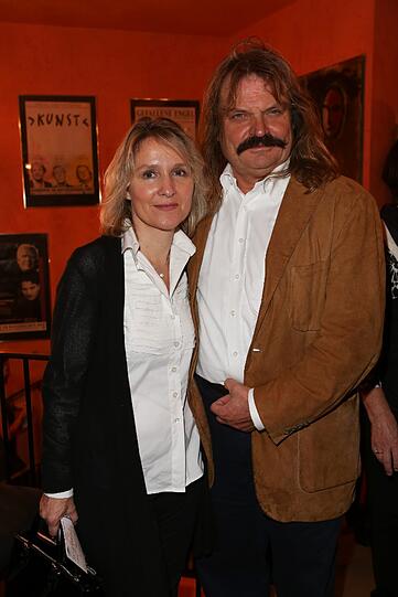 Leslie Mandoki mit Ehefrau Eva bei der Premiere der Komödie "The Kingês speech" am 18.09.2013 im Bayerischen Hof in München.