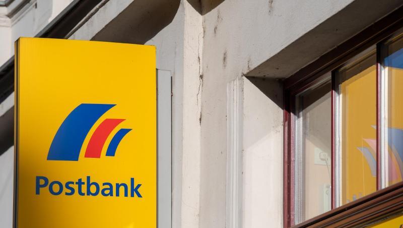 Ein Schild mit dem Logo der Postbank. Foto: Monika Skolimowska/zb/dpa Ein Schild mit dem Logo der Postbank. Foto: Monika Skolimowska/zb/dpa
