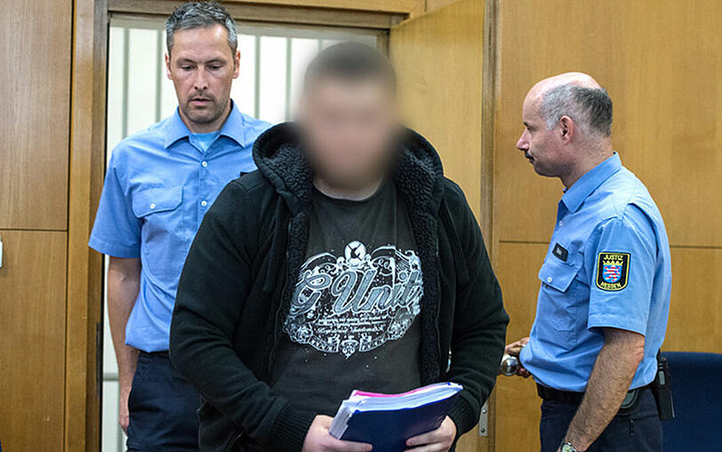 Der Angeklagte Kreshnik B. im Hochsicherheitssaal des Oberlandgerichts in Frankfurt am Main (Hessen).
