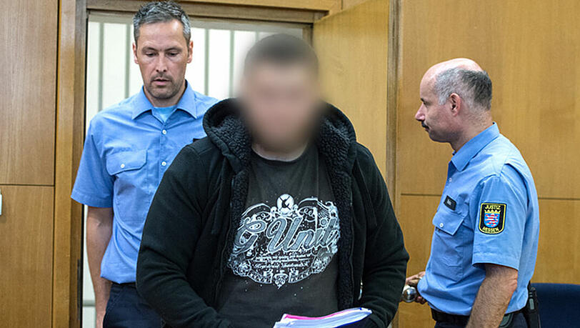 Der Angeklagte Kreshnik B. im Hochsicherheitssaal des Oberlandgerichts in Frankfurt am Main (Hessen). Der Angeklagte Kreshnik B. im Hochsicherheitssaal des Oberlandgerichts in Frankfurt am Main (Hessen).