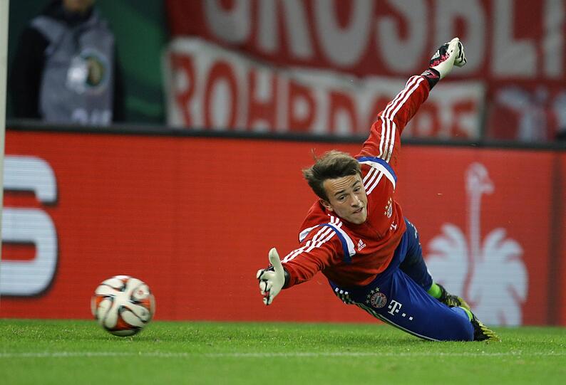 Darf sich im Trainingslager hechten: Bayerns Viert-Keeper Leopold Zingerle.