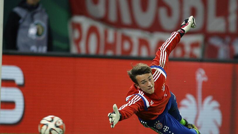 Darf sich im Trainingslager hechten: Bayerns Viert-Keeper Leopold Zingerle. Darf sich im Trainingslager hechten: Bayerns Viert-Keeper Leopold Zingerle.