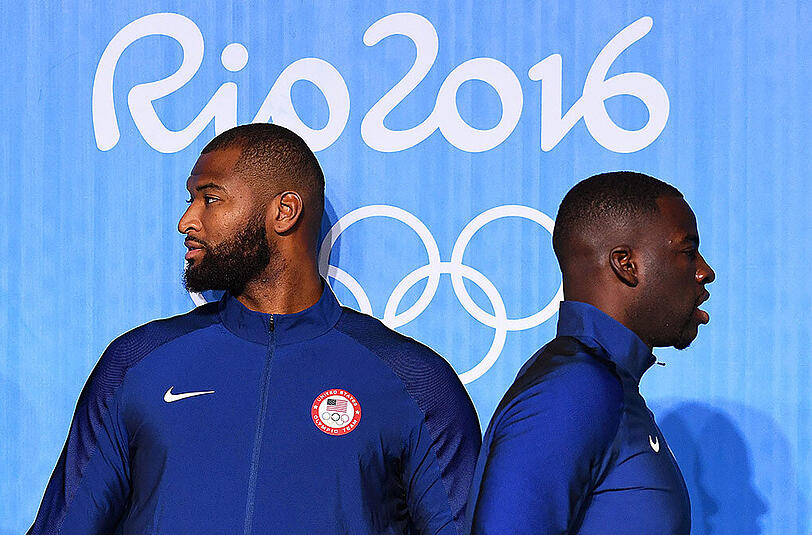 Da war er noch richtig: DeMarcus Cousins (links) mit seinem Teamkollegen Draymond Green bei der Pressekonferenz der US-Basketballer.
