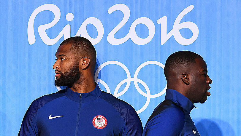 Da war er noch richtig: DeMarcus Cousins (links) mit seinem Teamkollegen Draymond Green bei der Pressekonferenz der US-Basketballer. Da war er noch richtig: DeMarcus Cousins (links) mit seinem Teamkollegen Draymond Green bei der Pressekonferenz der US-Basketballer.