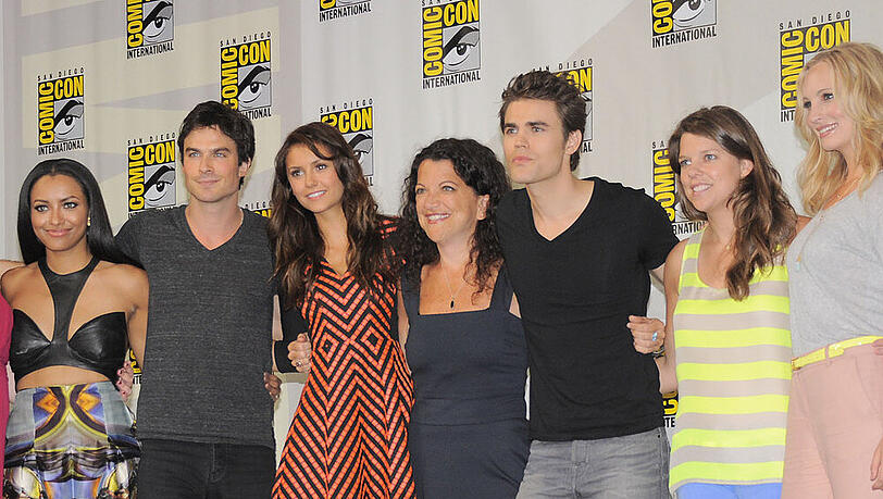 Bitte lächeln: Die Stars und Macher der Hit-Serie "Vampire Diaries" Bitte lächeln: Die Stars und Macher der Hit-Serie "Vampire Diaries"