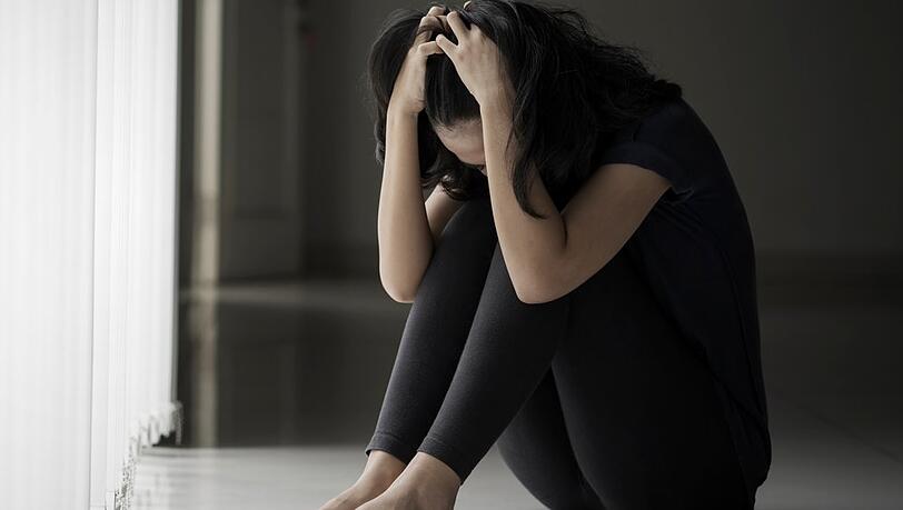 Frauen leiden häufiger unter der Borderline-Störung als Männer.