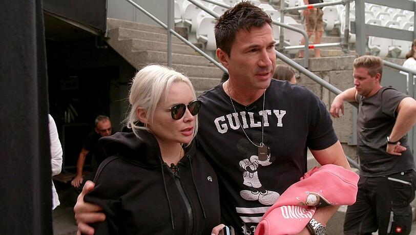 Sichtlich angespannt: Daniela Katzenberger und Lucas Cordalis kurz vor ihrem Auftritt.