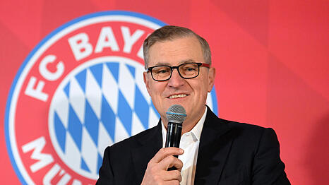 Jan-Christian Dreesen bei der Pressekonferenz zum Erwerb des Sportparks Unterhaching.