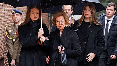 Prinzessin Leonor, Altk&ouml;nigin Sof&iacute;a und Infantin Sof&iacute;a (v.l.) in Madrid.