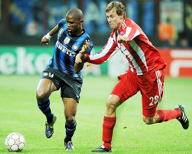 HOLGER BADSTUBER: Rettete gegen Stankovic (32.), umsichtiger als zuletzt. Lnker Außenverteidiger. Unverhofft kommt gut. Note 2