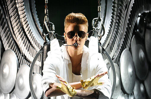 Engelsflügel aus Metall: Justin Bieber beim Konzert in der Münchner Olympiahalle.