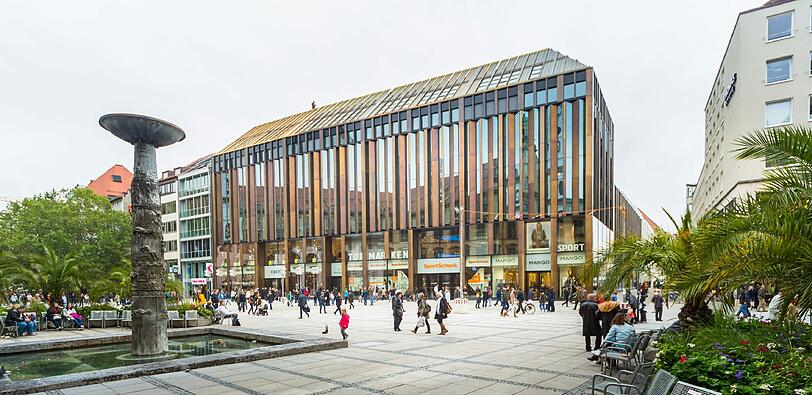 Mit dem Joseph Pschorr Haus entwickelt die Bayerische Hausbau auf dem rund 5000 m2 großen Grundstück in der Münchner Fußgängerzone ein modernes Geschäftshaus.