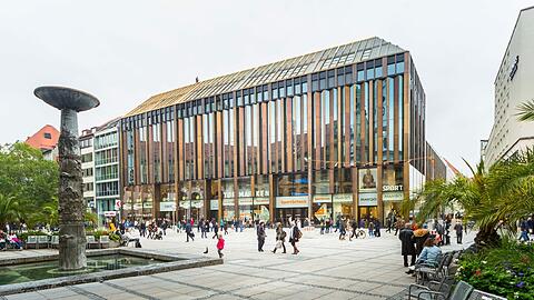 Mit dem Joseph Pschorr Haus entwickelt die Bayerische Hausbau auf dem rund 5000 m2 großen Grundstück in der Münchner Fußgängerzone ein modernes Geschäftshaus.