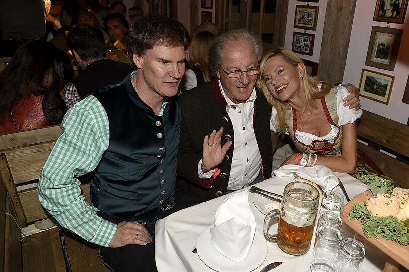 Gute Laune bei Käfer: Carsten Maschmeyer mit Nina Ruge und Ehemann Dr. Wolfgang Reitzle