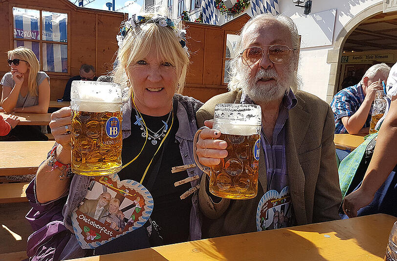 Sharon und Ed: Es ist das 25. Jahr, in dem sie zum Oktoberfest reisen.
