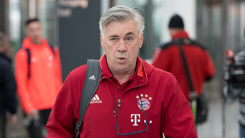 Der FC Bayern ist am Dienstagvormittag mit knapp einstündiger Verspätung in sein nicht unumstrittenes Trainingslager in Katar aufgebrochen. Nicht dabei ist Weltmeister Jerome Boateng, der sich im Dezember einer Operation im rechten Brustmuskel hatte unterziehen müssen.