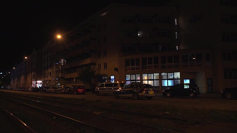 Im "A&O"-Hostel in der Arnulfstraße ist es am Ostermontag zu einer Messerstecherei gekommen - ein 61-Jähriger erlag tags darauf seinen schweren Verletzungen.