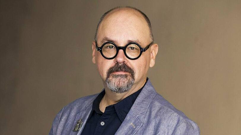Ein Porträt von Carlos Ruiz Zafón aus dem Jahr 2017