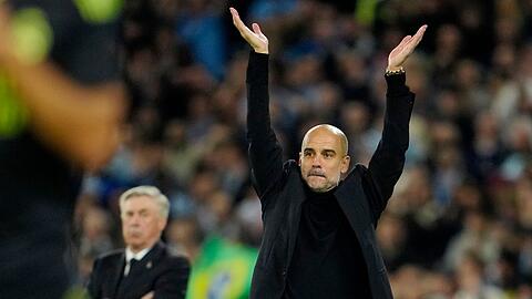 City-Trainer Pep Guardiola applaudierte seinen Spielern.