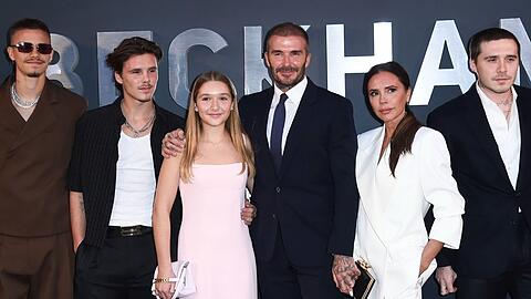 Geburtstagskind Victoria Beckham (2.v.r.) mit ihrer berühmten Großfamilie.