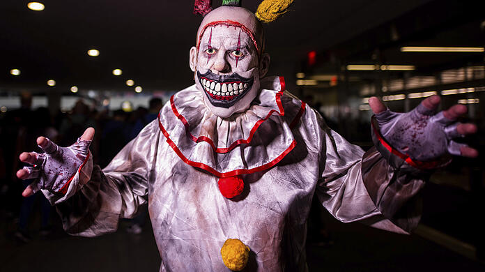 Horror-Clown-Masken sind vor allem zu Halloween beliebt.  dpa
