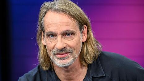 Richard David Precht hat in seinem Podcast offen &uuml;ber die letzte Zeit mit seinem Vater gesprochen.